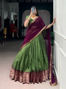 Lehenga Choli de Diseños Tradicionales Indios de Alta Calidad para Mujer con Tejido Zari y Bordado de Encaje a Bajo Precio - Product Image 6