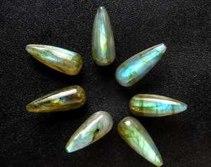 พลอยลาบราดอไรต์ทรงกลมสีรุ้งธรรมชาติ ระยิบระยับ สวยงาม สำหรับทำเครื่องประดับ พลอยแท้ - Product Image 3