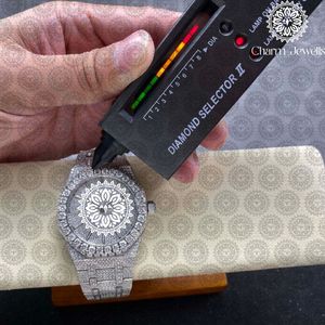 Charm Jewells Reloj de lujo de acero inoxidable con caja redonda de 40 mm, bisel de diamantes, cierre plegable de cuarzo analógico, unisex - Product Image 2