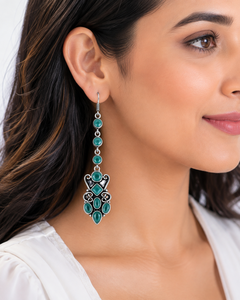 Boucles d'oreilles pendantes longues en zircon vert en gros |   Boucles d'oreilles pendantes bohèmes tendance en argent plaqué antique – Fournisseur en gros - Product Image 2