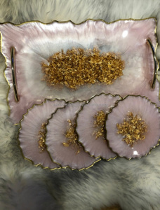 Elegante bandeja de resina epoxi con juego de 4 posavasos a juego Juego de mesa elegante y funcional para el entretenimiento - Product Image 2