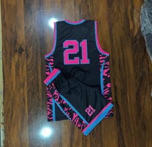 Conjunto de Uniforme de Baloncesto Sublimado Reversible de Secado Rápido, Ropa de Baloncesto Reversible Personalizada con Nombre Impreso - Product Image 1