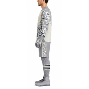 Uniforme de hockey sobre hielo duradero para jugadores jóvenes y adultos con tela cómoda y diseño inspirado en equipos profesionales - Product Image 6