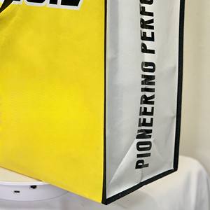 Bolsa de Mano de Alta Calidad con Asa de Hombro, Impresión por Grabado, Bolsa de Tela No Tejida con Logotipo Personalizado, Fabricación en Vietnam - Product Image 6