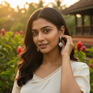 Hermosos y elegantes pendientes de hoja con diamantes, joyería de plata de ley 925 para mujeres y niñas, para usar en ocasiones especiales. - Product Image 5