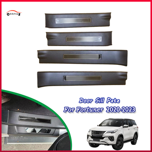 Plaque <span class=keywords><strong>de</strong></span> <span class=keywords><strong>seuil</strong></span> <span class=keywords><strong>de</strong></span> <span class=keywords><strong>porte</strong></span> en gros pour Fortuner 2020-2023, ABS couleur carbone, pédale <span class=keywords><strong>de</strong></span> bienvenue, accessoires extérieurs automobiles - Product Image 1