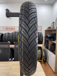 Neumático para Scooter KUMATIRE K334A 70/90-17 80/90-17 Sin Cámara con Agarre Confiable en Carreteras Urbanas - Product Image 4