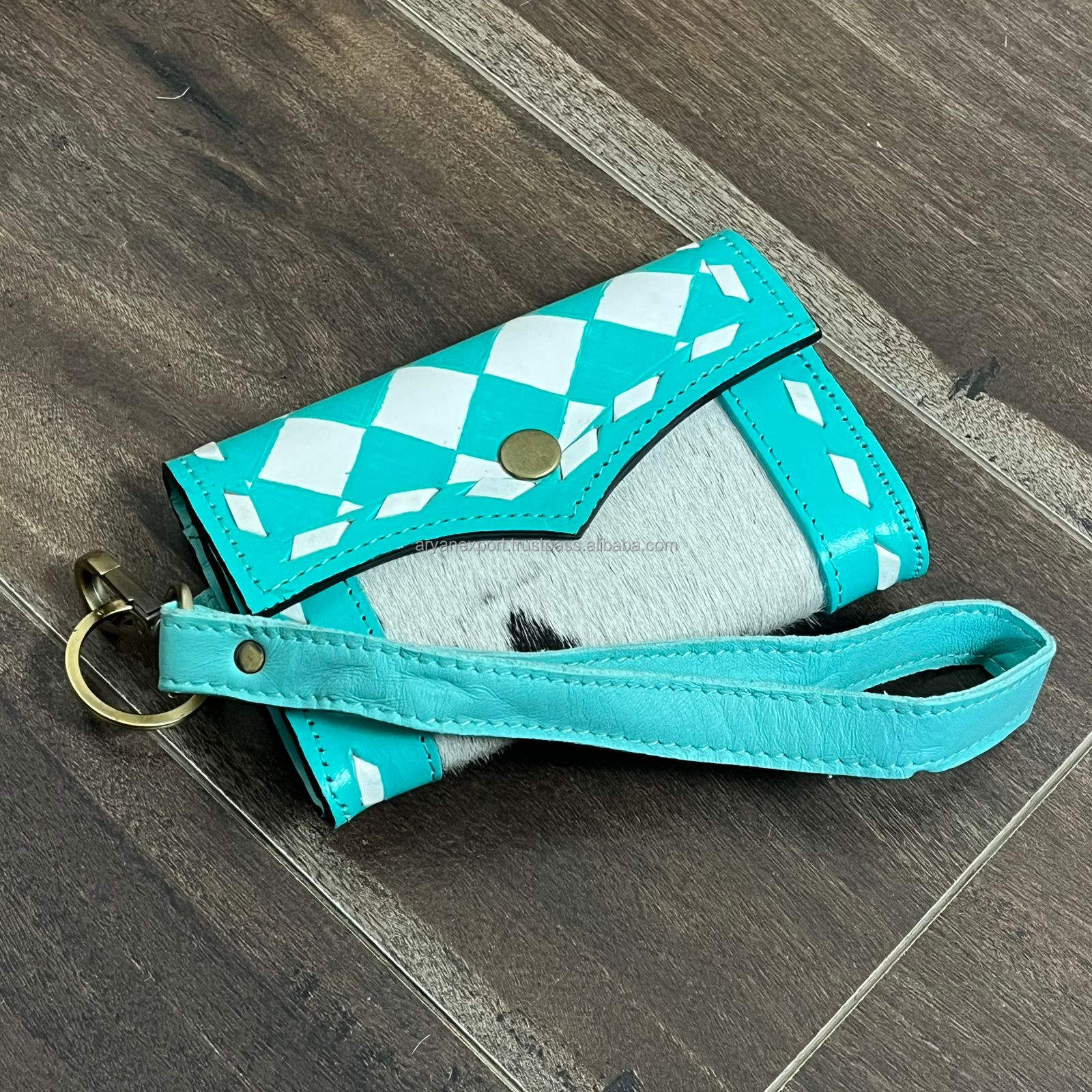 ลายตารางสีเทอร์ควอยซ์และสีขาว