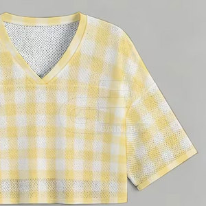 Hauts de football courts confortables pour femmes, style athlétique moderne, adaptés aux vêtements de sport et à la mode décontractée - Product Image 3