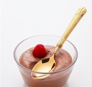 Juego de cubiertos dorados con mangos texturizados, acabado de alto brillo, diseño elegante, apto para lavavajillas, cubiertos metálicos para uso doméstico. - Product Image 3