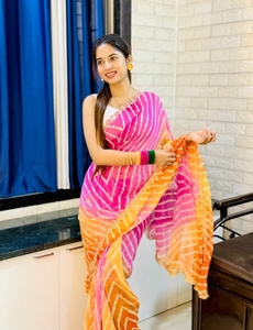 Sari Tradicional KV Lehriya de Rayón Puro con Adornos y Blusa sin Coser para Fiesta - Product Image 1