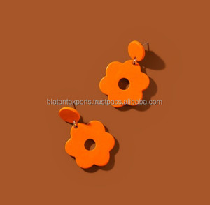 ต่างหูห้อยรูปดอกไม้หลากสีสัน ดีไซน์เรซิ่นแฟชั่นสไตล์โบฮีเมียน ทำมือ สำหรับผู้หญิง จาก BLATANT EXPORTS - Product Image 1