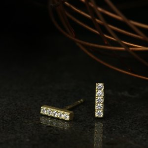 Boucles d'oreilles clous en or massif 14 carats avec diamant, barre verticale, vente en gros directe usine, bijoux minimalistes à lignes géométriques, conception personnalisée - Product Image 3