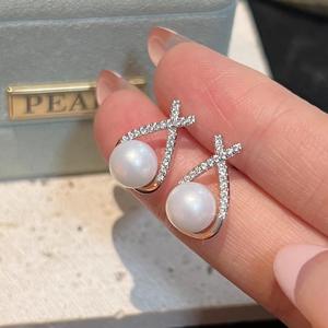 Pendientes de Perlas de Agua Dulce Redondas Pequeñas de 7 mm de Alta Calidad con un Atractivo Diseño Dinámico y Elegante en Forma de Pez de Plata S925 - Product Image 4