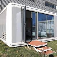 Maison capsule spatiale Apple préfabriquée moderne, cabine modulaire isolée et mobile pour les voyages en plein air et l'hébergement résidentiel