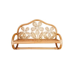 Étagère murale en rotin floral pour chambre d'enfant, étagère flottante en osier tressé à la main avec porte-vêtements suspendu - Product Image 1