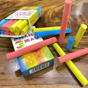 Craies géantes colorées non toxiques et sans poussière, 3 couleurs, pour peinture sur tableau noir, idéales pour les tout-petits, les aires de jeux et les fêtes - Product Image 1