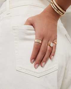 Bague solitaire moderne en or massif 10K 14K 18K avec émeraude de 3 carats et diamant de laboratoire serti clos, 2,30 mm, pour fiançailles et mariage, personnalisable - Product Image 6