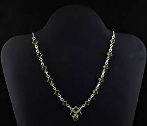 Colgante de peridoto natural en plata de ley, joyería de piedra de nacimiento de agosto, colgante de piedra preciosa verde hecho a mano, elegante regalo para mujer - Product Image 6