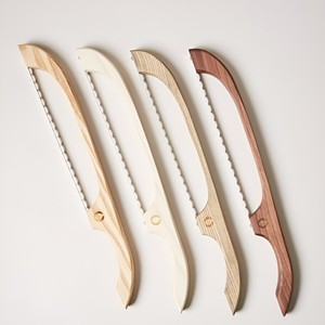 Cuchillo de pan de madera personalizado con monograma, rebanador grabado para pan casero de masa madre, accesorios de repostería, nombre personalizado, lazo. - Product Image 3