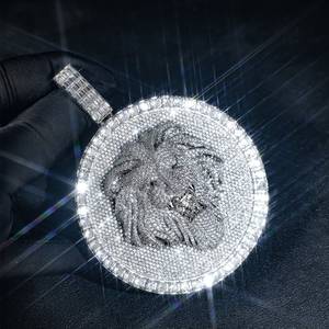 Colgante Medallón Cabeza de León Iced Out con Moissanita, Corte Brillante Redondo, Chapado en Oro, Joyería Unisex para Fiesta - Product Image 2