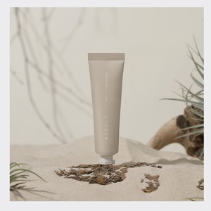 Crème pour les mains sensorielle coréenne NEEDLY, lotion blanche, 30 ml, senteur désert rêveuse, fabriquée en Corée, type boisé, huile d'olive, peau sèche - Product Image 2
