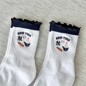 Calcetines de Algodón Antideslizantes Personalizados ODM con Puño con Volantes, Diseño de Agarre para Pilates con Logotipo Bordado, para Uso Diario en Otoño - Product Image 6