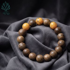Bracelet en bois d'agar vietnamien de qualité supérieure unisexe AL-SV-0043-10 avec 3 perles de corail jaune et 16 perles de bois d'agar naturel - Product Image 1