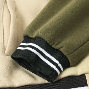 Veste de baseball varsity premium pour homme avec manches contrastées en similicuir, doublure matelassée douce, col, poignets et ourlet côtelés - Product Image 5