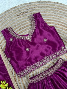 Conjunto de Lehenga Choli de Seda Magenta para Niñas, Diseño de Diseñador, Sin Arrugas, Bordado, con Dupatta, para Fiestas Infantiles, Bodas Indias, Festividades Étnicas - Product Image 4