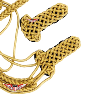 สายสะพายไหล่แบบ Aiguillette พร้อมแผ่นรองไหล่สีทองมายลาร์บนพื้นสีน้ำเงินกรมท่า สายสะพายแบบ Aiguillette ที่ถักเป็นเกลียวพร้อมปลายสีทองเมทัลลิก - Product Image 2