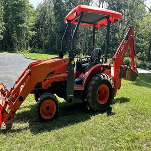Tractor Agrícola Kubota B26 4x4 de Alta Calidad con Cargador, 23Hp, Tractor de Jardín, Muy Económico, Bomba, Motor, Caja de Cambios - Product Image 1