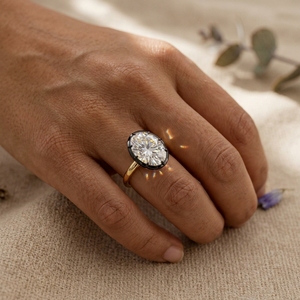 แหวนหมั้นผู้ชายเพชรทรงรีเพาะเลี้ยงในห้องปฏิบัติการ ทองคำขาว 14K ชุบทองคำชมพู ประดับเพชรแบบฝังซ่อน ดีไซน์หรูหราสำหรับงานแต่งงาน - Product Image 5