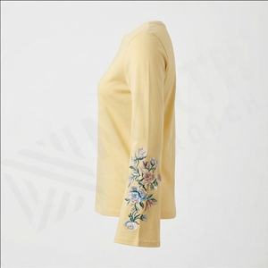 Camiseta de Mujer Personalizada de Alta Calidad, Corte Ajustado, Bordada, con Cuello Redondo y Diseño Estampado para Ropa Casual de Verano - Product Image 3