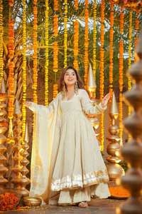 Traje formal de fiesta con túnica, pantalón palazzo, dupatta y lagadi patta. - Product Image 2