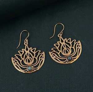 Boucles d'oreilles pendantes en laiton avec symbole Om, design géométrique, plaqué bronze antique, bijoux religieux, mode unisexe - Product Image 2