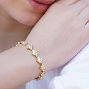 Bracelet en argent sterling avec chaîne à maillons géométriques classiques en or et diamants, design moderne et angulaire, pour femmes - Product Image 1