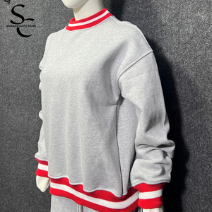 Ensemble personnalisé pour femme, col rond et short, tissu molletonné 100% coton lourd, style streetwear haut de gamme, avec service OEM - Product Image 3