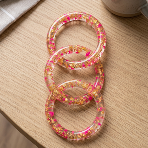 Cadena Decorativa Artística de Resina Rosa Personalizada al por Mayor, Escultura Colgante de Forma Irregular con Temática de Moda y Técnica de Fundición - Product Image 3