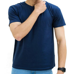 T-shirt à manches courtes col en V en polyester/coton léger et écologique pour hommes, vente en gros |   Logo personnalisé sur le devant, design simple - Product Image 1