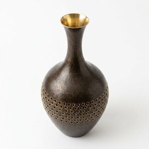 Jarrón Alto Decorativo de Latón Antiguo de 17 cm de Profundidad, Hecho a Mano, para Decoración del Hogar, Bodas y Hoteles - Product Image 3