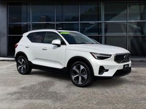 Volvo XC40 B5 Plus Bright Theme Sport Utility 4D d'occasion 2025 - Product Image 1
