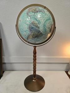 Elegante Globo Terráqueo de Escritorio con Giro Suave, Cartografía Clara y Base Metálica Resistente para Decoración de Oficina u Hogar - Product Image 2