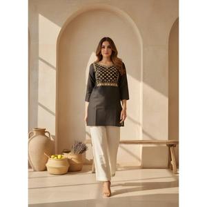 Kurti Corto da Donna Moderno con Ricami - Asciugatura Rapida, per Ufficio e Feste - Product Image 1