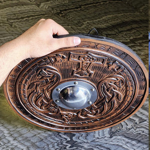 Escudo Redondo Vikingo Auténtico de Madera, Diseño Nórdico Clásico, Madera Hecha a Mano Resistente para Exhibición Histórica y Coleccionistas - Product Image 4