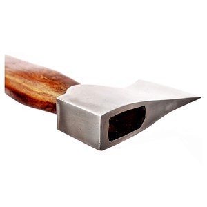 Hacha artesanal forjada de acero J2 de grado industrial con mango de madera y cuero, para supervivencia. - Product Image 4