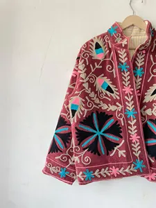 Chaqueta Suzani de Terciopelo Rosa Bordada a Mano para Mujer, Cuello Alto, Patrón Floral Geométrico, Estilo Bohemio, Manga Larga, Ropa de Abrigo para Otoño - Product Image 4