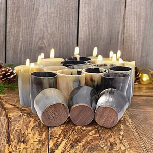 Vaso de whisky de cuerno real Logotipo personalizado Vaso de cuerno de beber corto para fiestas y bar Vaso de cuerno de búfalo - Product Image 1