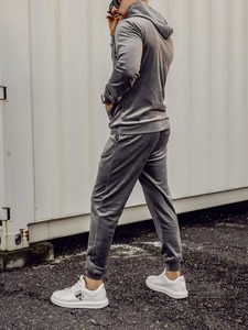 Conjunto de Sudadera de Terciopelo para Hombre con Diseño Elegante y Acabado de Material de Alta Calidad - Product Image 2