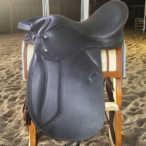 <b>Dressage</b> Leather Saddle Black IN; dollar 40 size 14 15 16 17 18 color BLACK BROWN TAN - Product Image 1